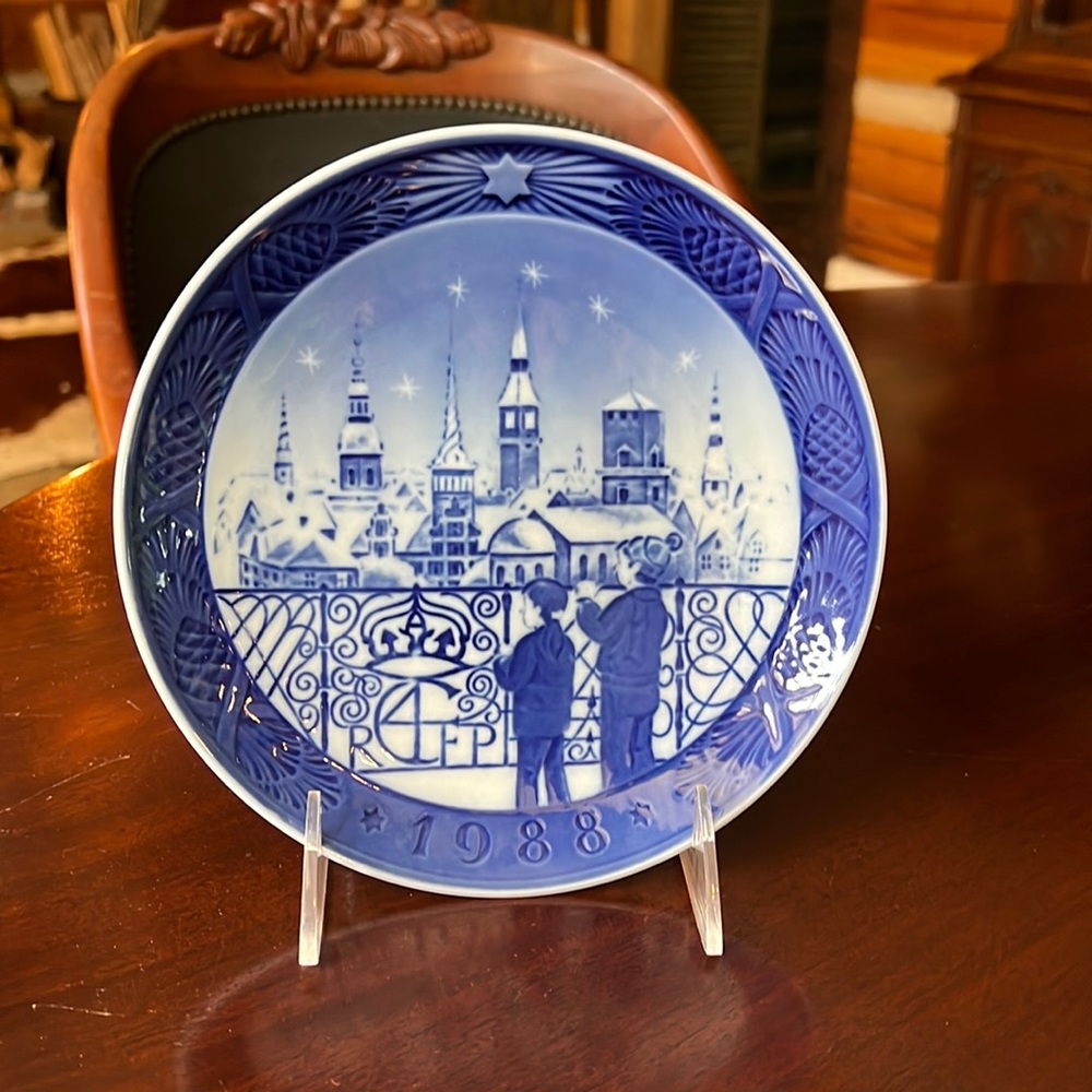 Royal Copenhagen Blue & White Annual Christmas Plate - 1988